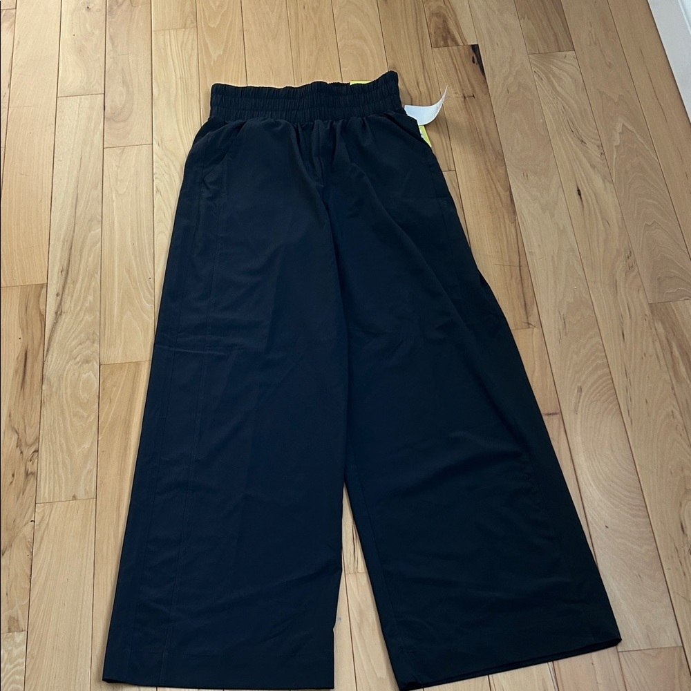 All in motion wide leg pants. New with tags. Never worn. Runs big.